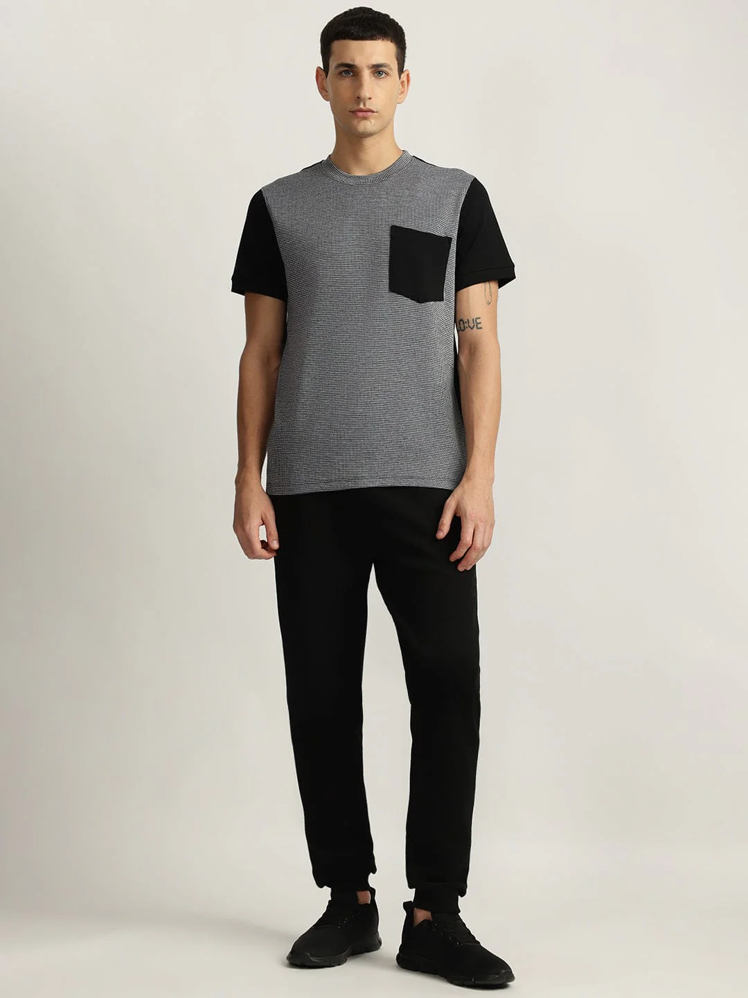 Iconic Men Black Jacquard Round Neck Tshirt - Image 4