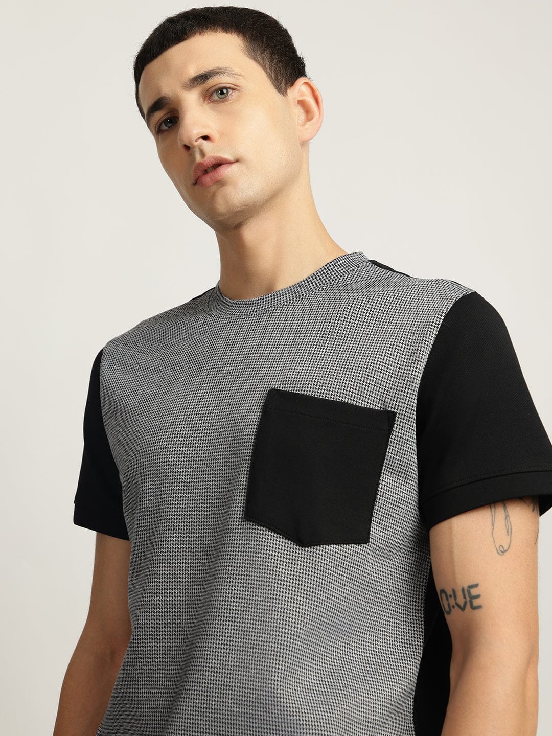 Iconic Men Black Jacquard Round Neck Tshirt - Image 5