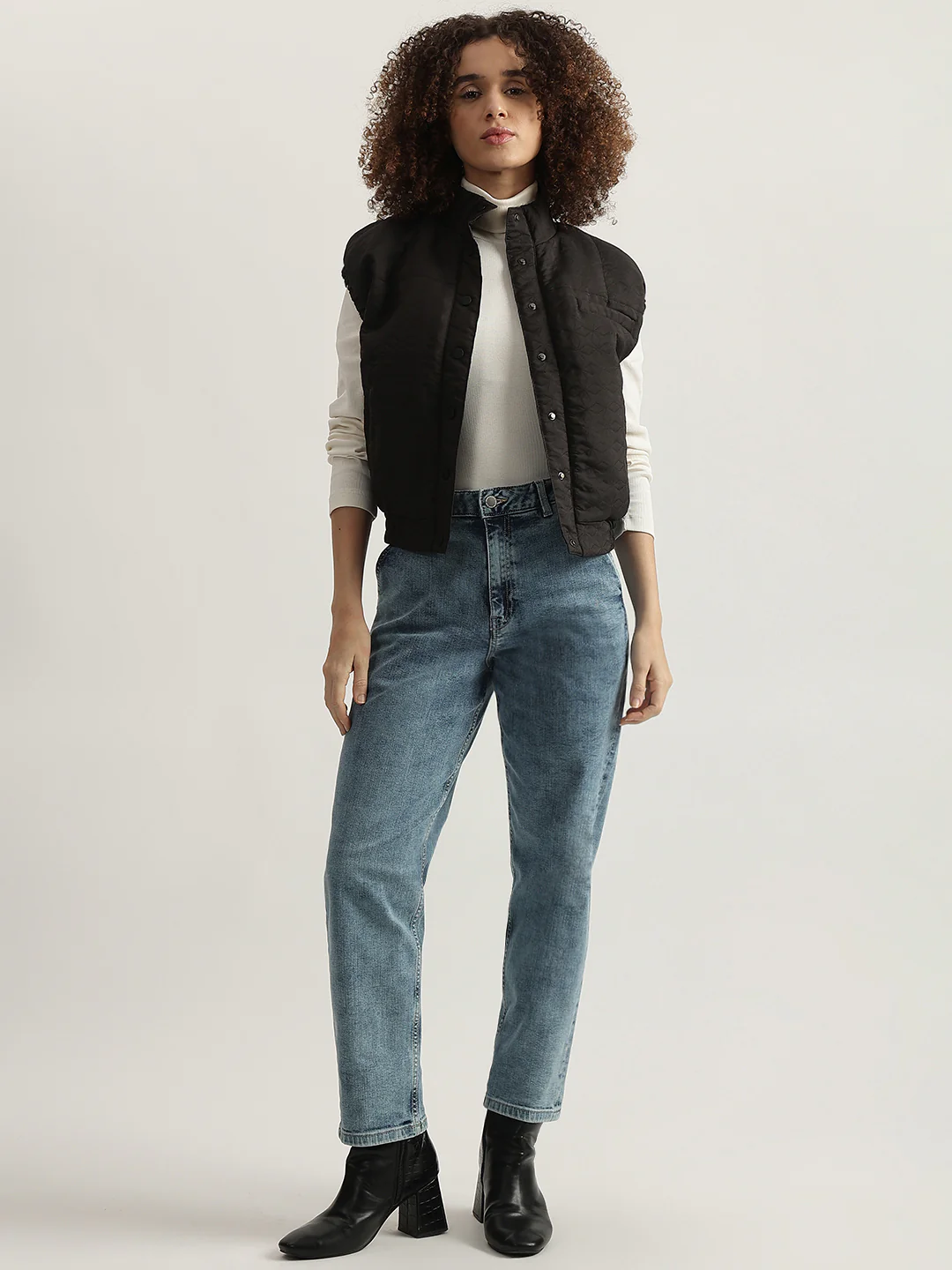 Iconic Women Black Solid Stand Collar Short Sleeves Jacket - Image 4