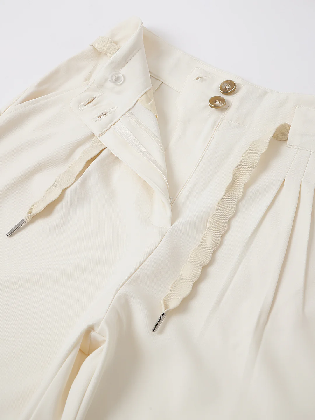 Iconic Women Off White Solid Regular Fit Double-Pleated Trouser - Image 5