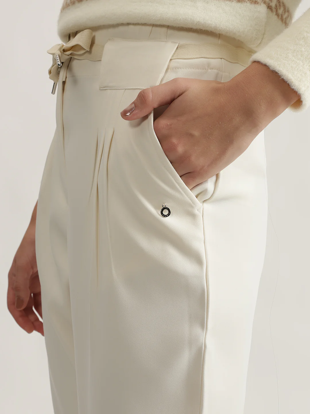 Iconic Women Off White Solid Regular Fit Double-Pleated Trouser - Image 9