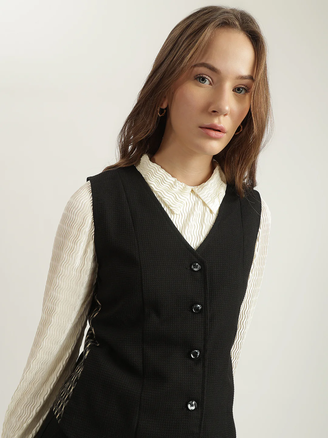 Iconic Women Black Solid V-Neck Sleeveless Waist Coat - Image 2