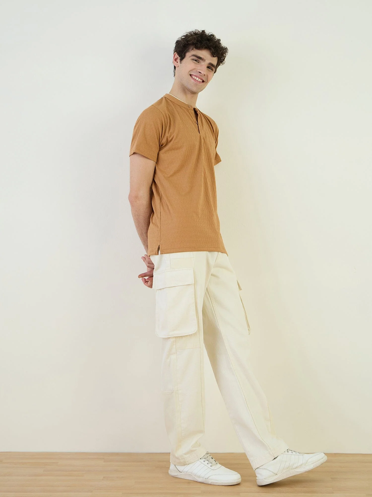 Iconic Men Beige Cargo Fit Solid Cargo Trouser - Image 3