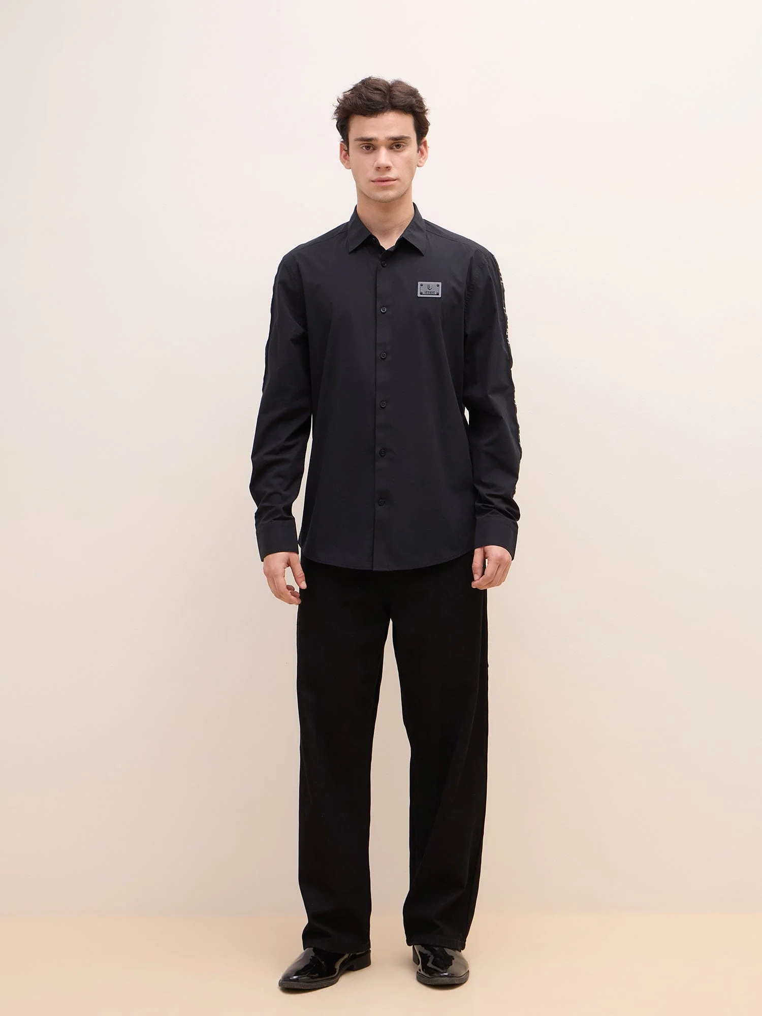 Iconic Men Black Solid Collar Shirt - Image 2