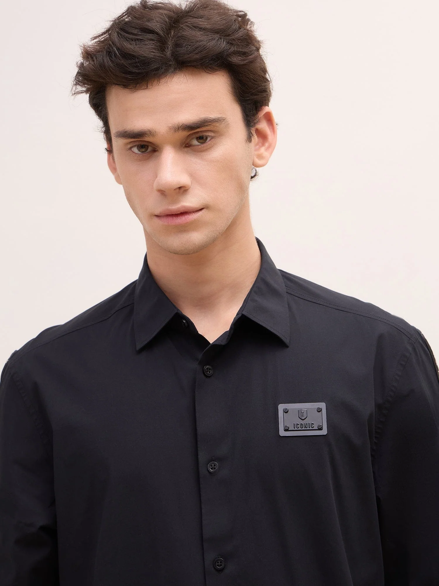 Iconic Men Black Solid Collar Shirt - Image 5