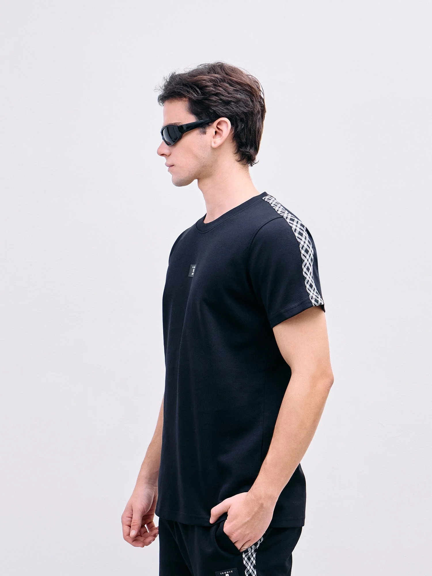 Iconic Men Black Solid Crew Neck Tshirt - Image 4