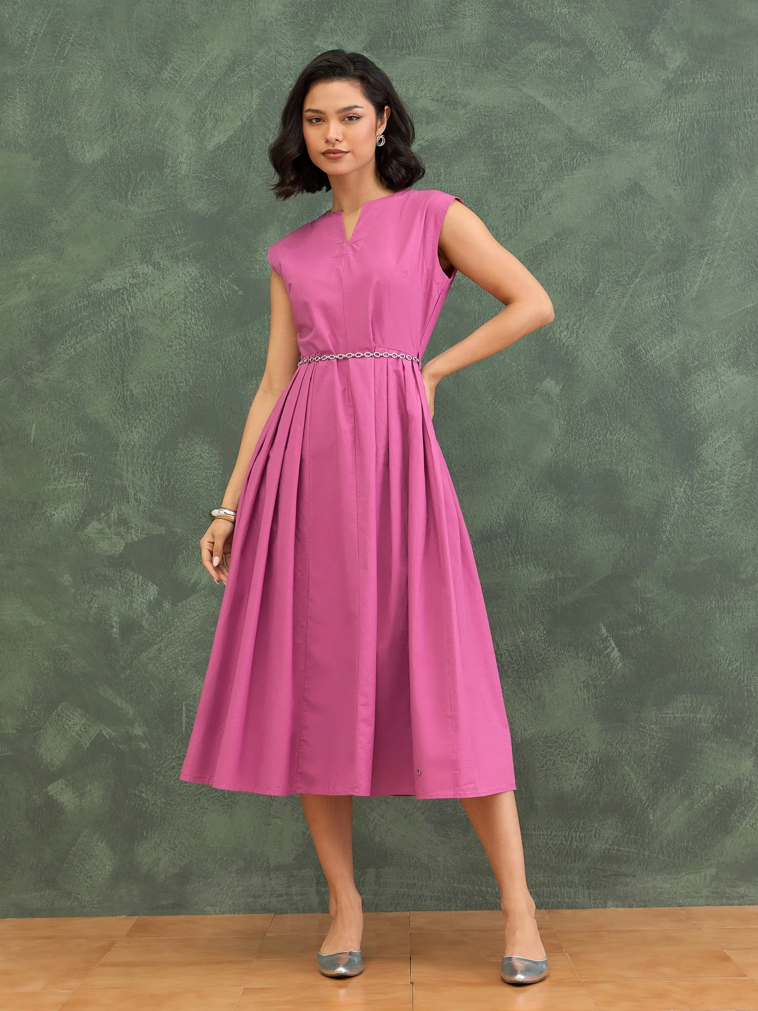 Iconic Women Purple Solid V-Cut Dress - Image 2