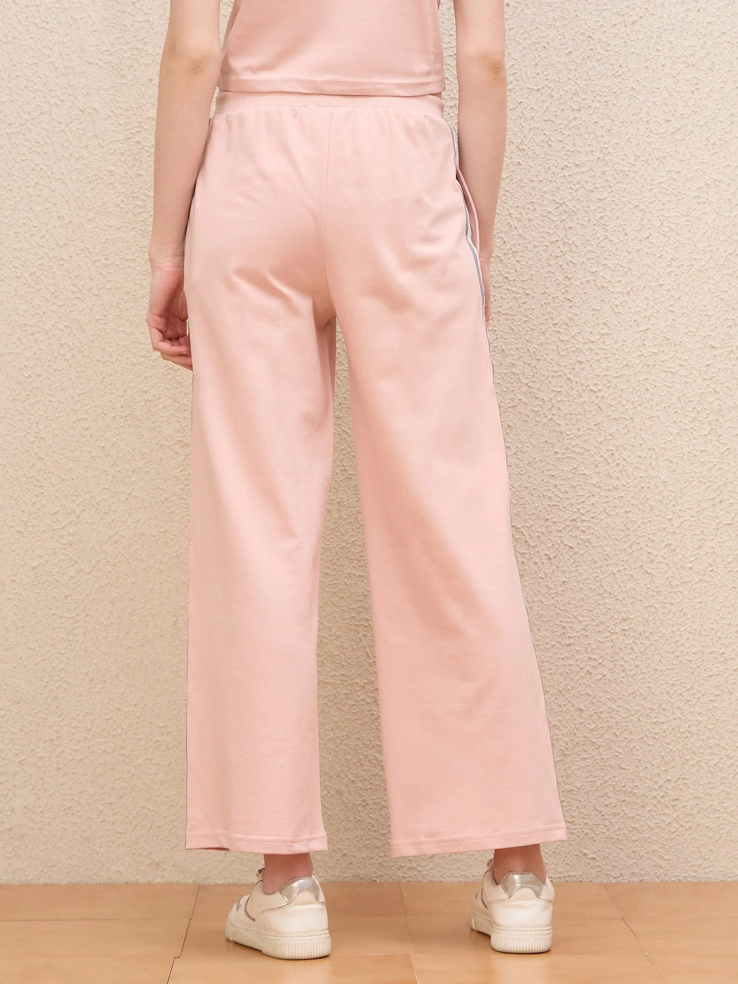 Iconic Women Pink Straight Fit Solid Trouser - Image 3