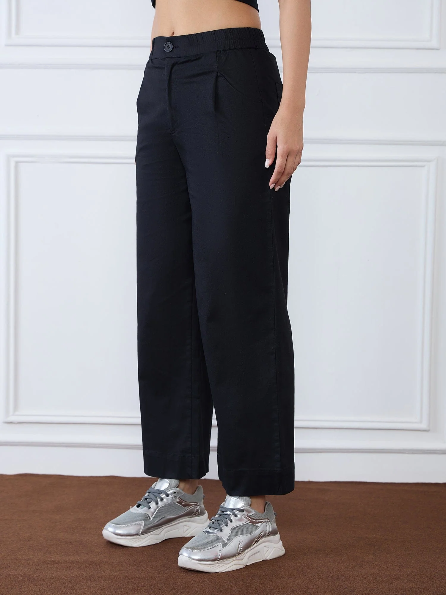 Iconic Women Black Straight Fit Solid Trouser - Image 3