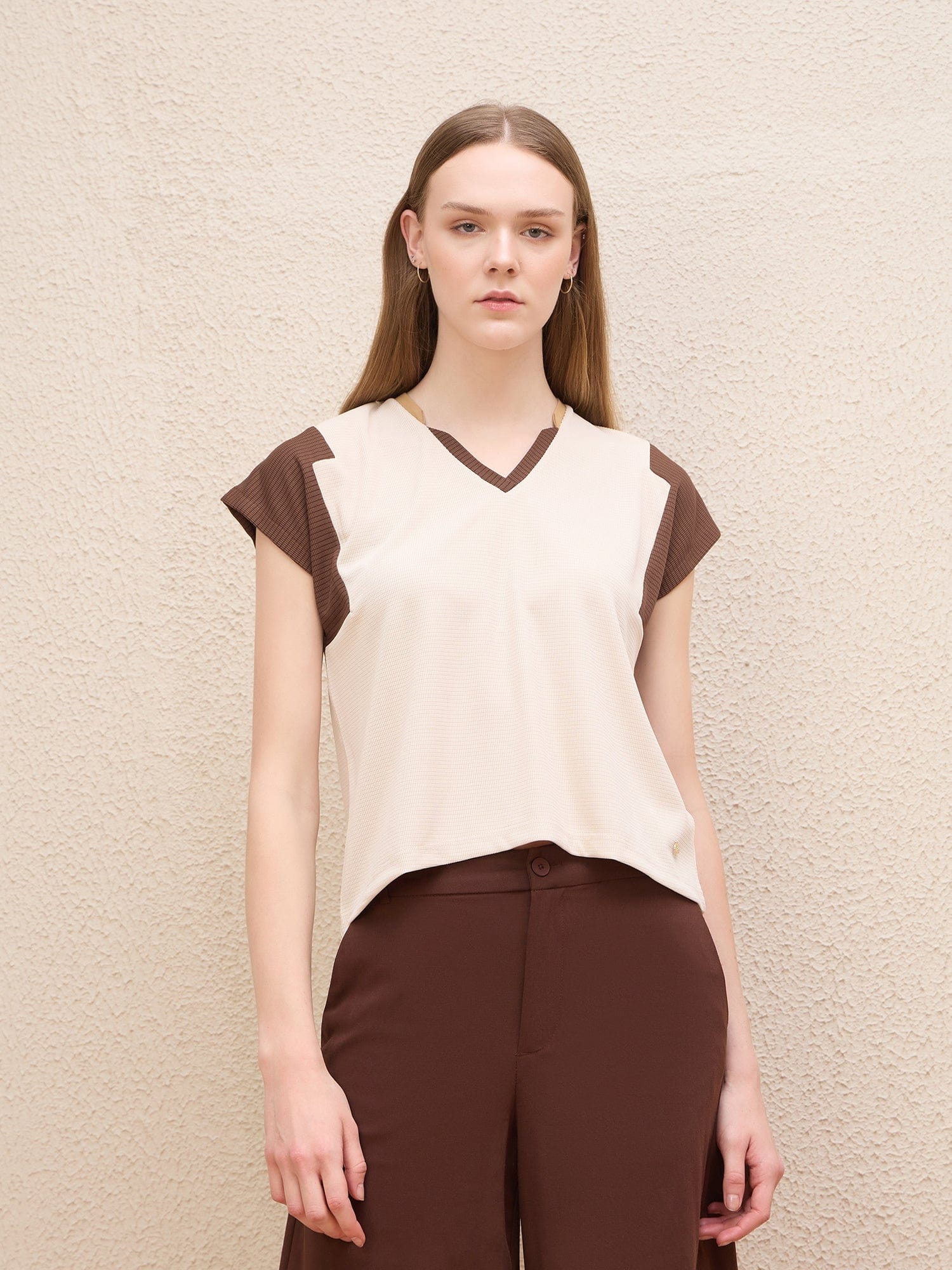Iconic Women White Color Block V Neck Tshirt