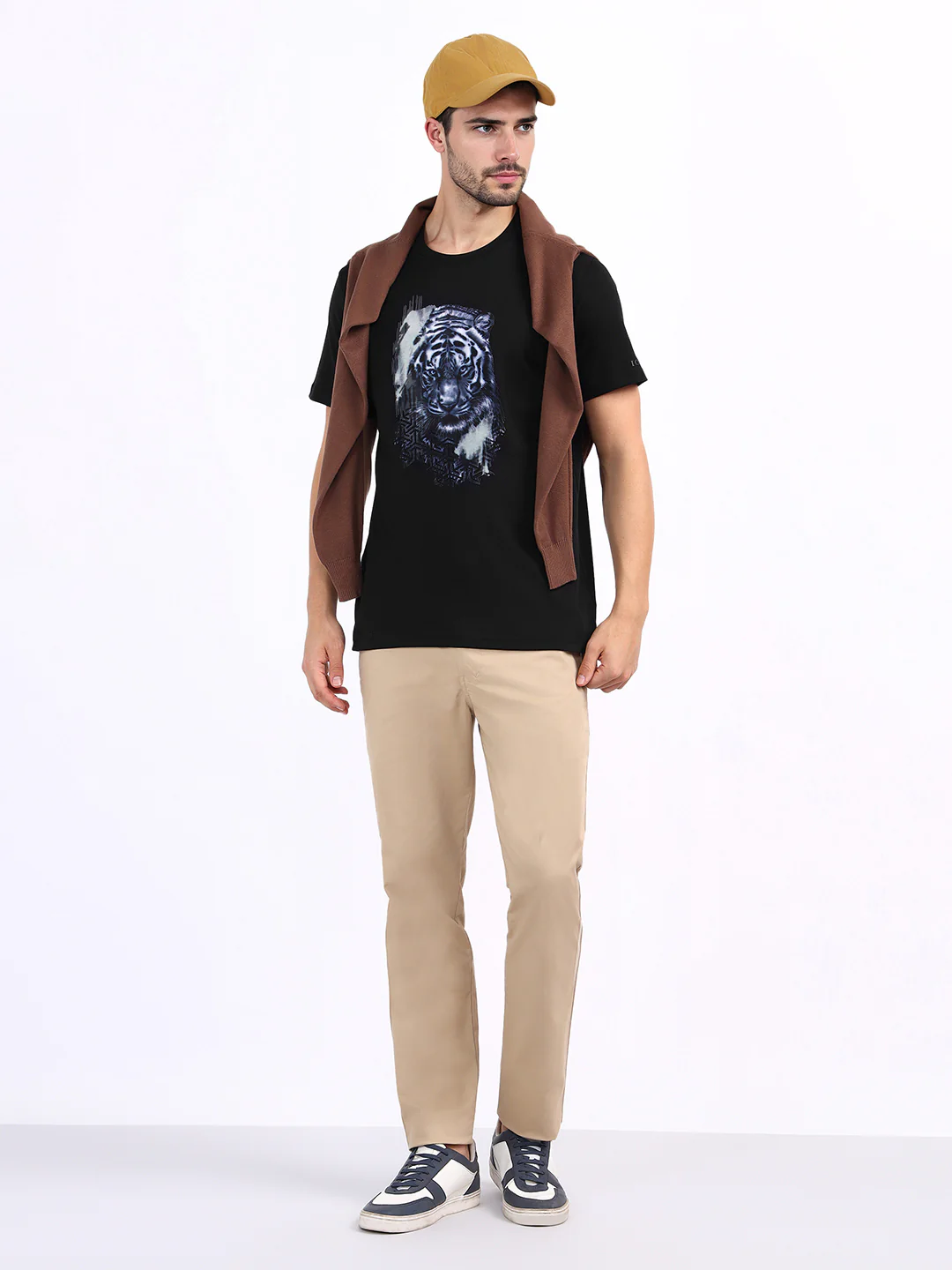 Iconic Men Black Solid Crew Neck Tshirt - Image 2