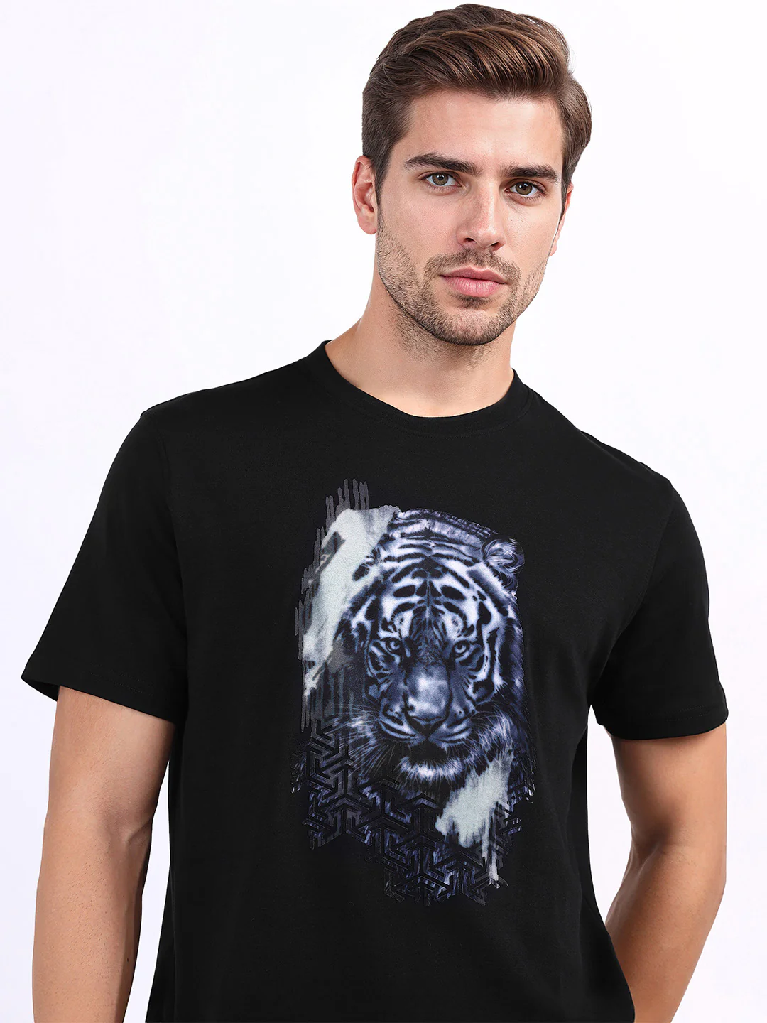 Iconic Men Black Solid Crew Neck Tshirt - Image 4