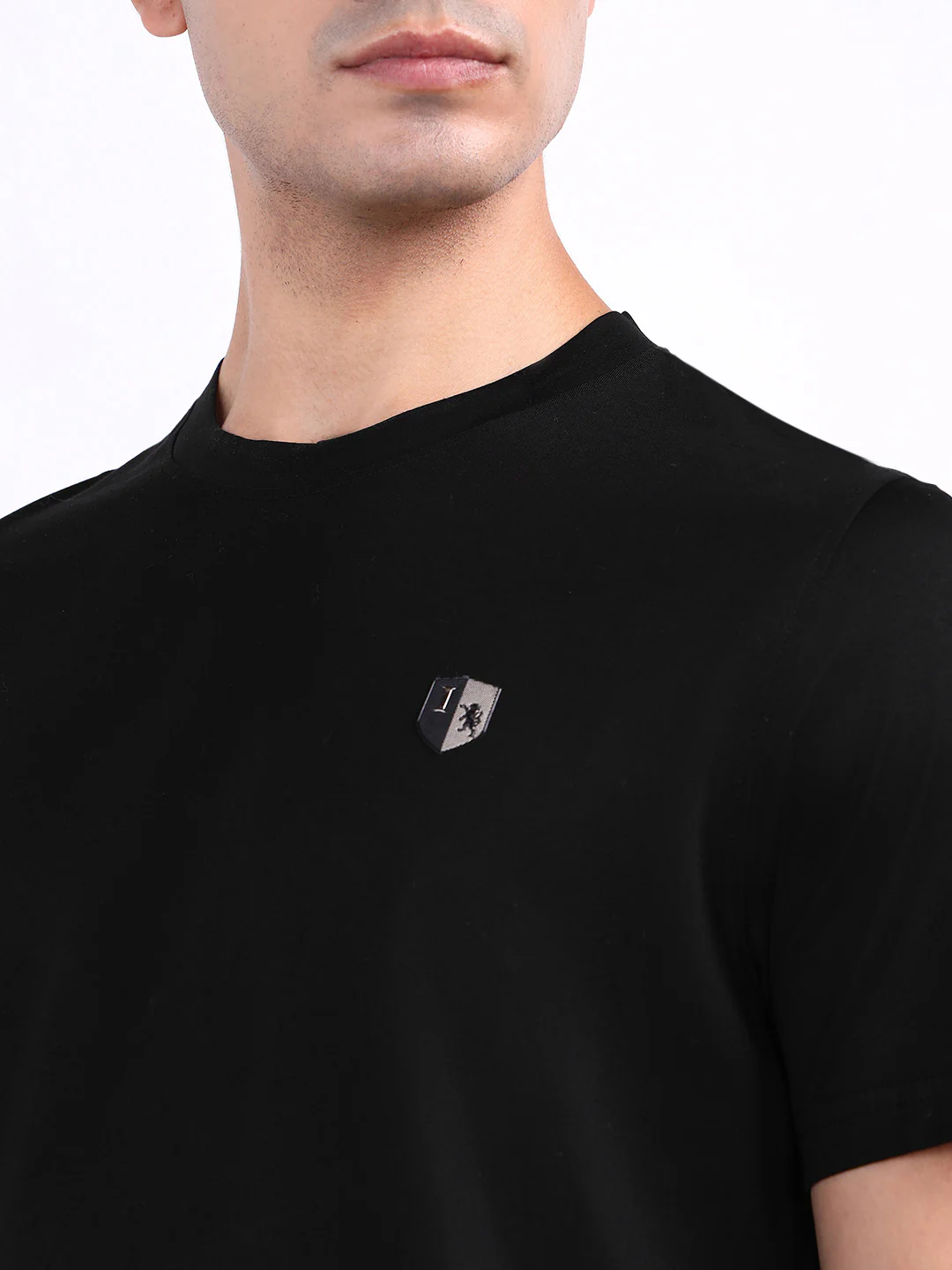 Iconic Men Black Solid Crew Neck Tshirt - Image 6