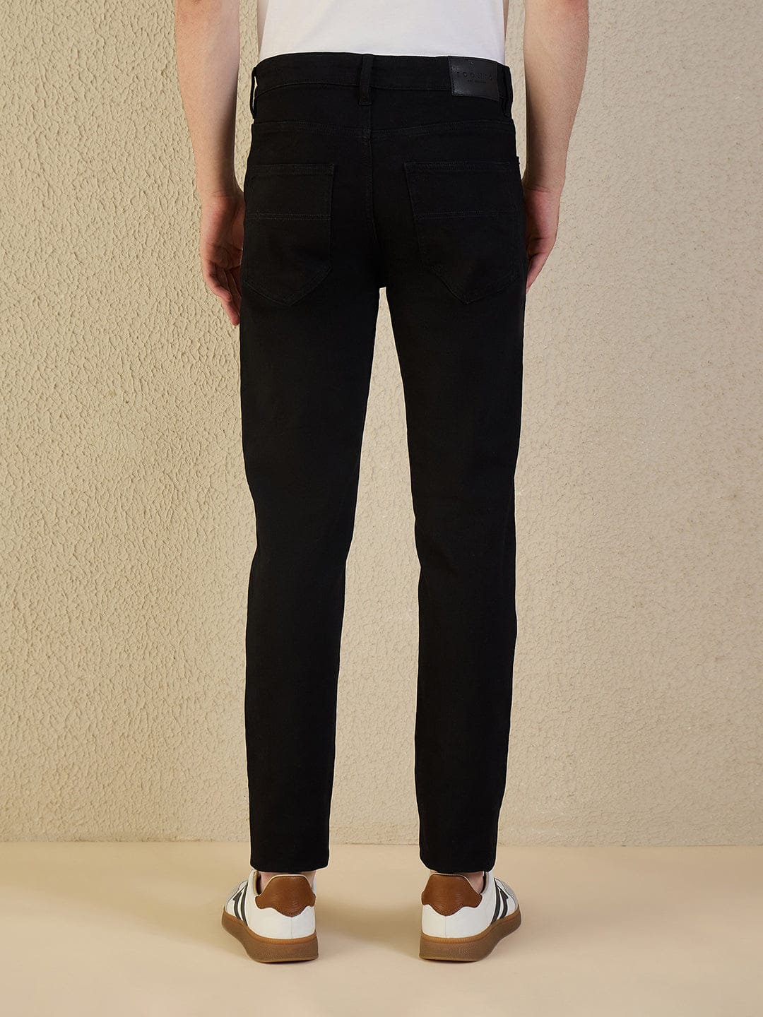 Iconic Men Black Solid Slim Fit Jeans - Image 2