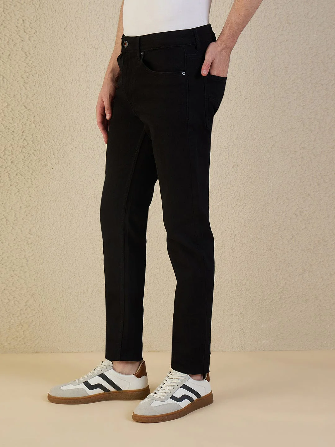 Iconic Men Black Solid Slim Fit Jeans - Image 5