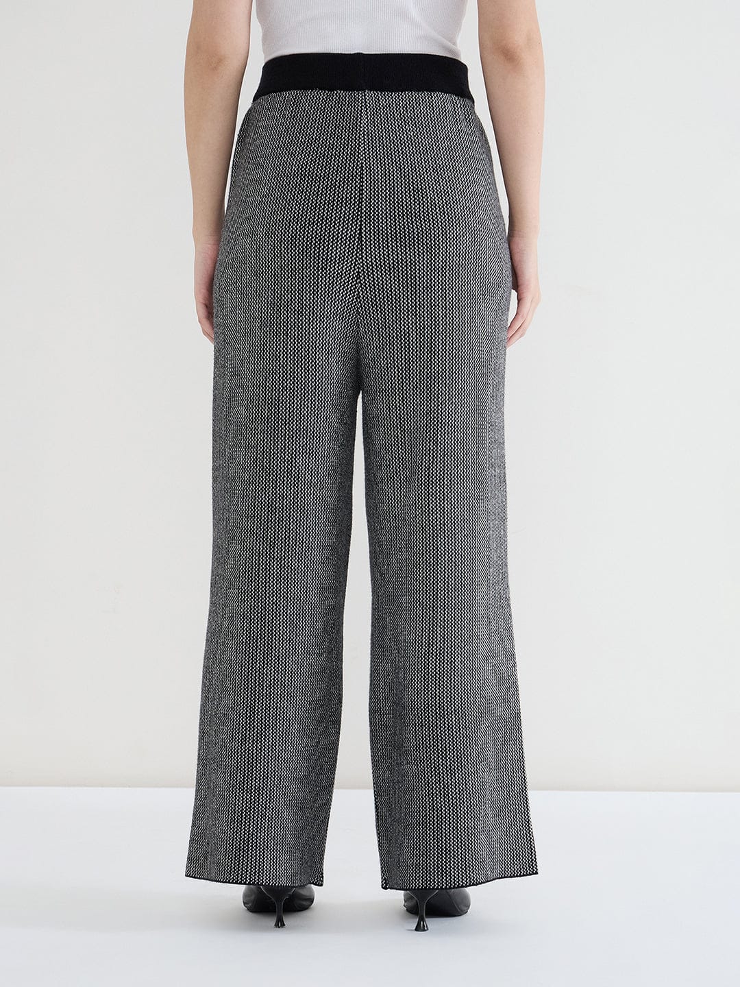 Iconic Women Black Solid Sweat Pant - Image 4