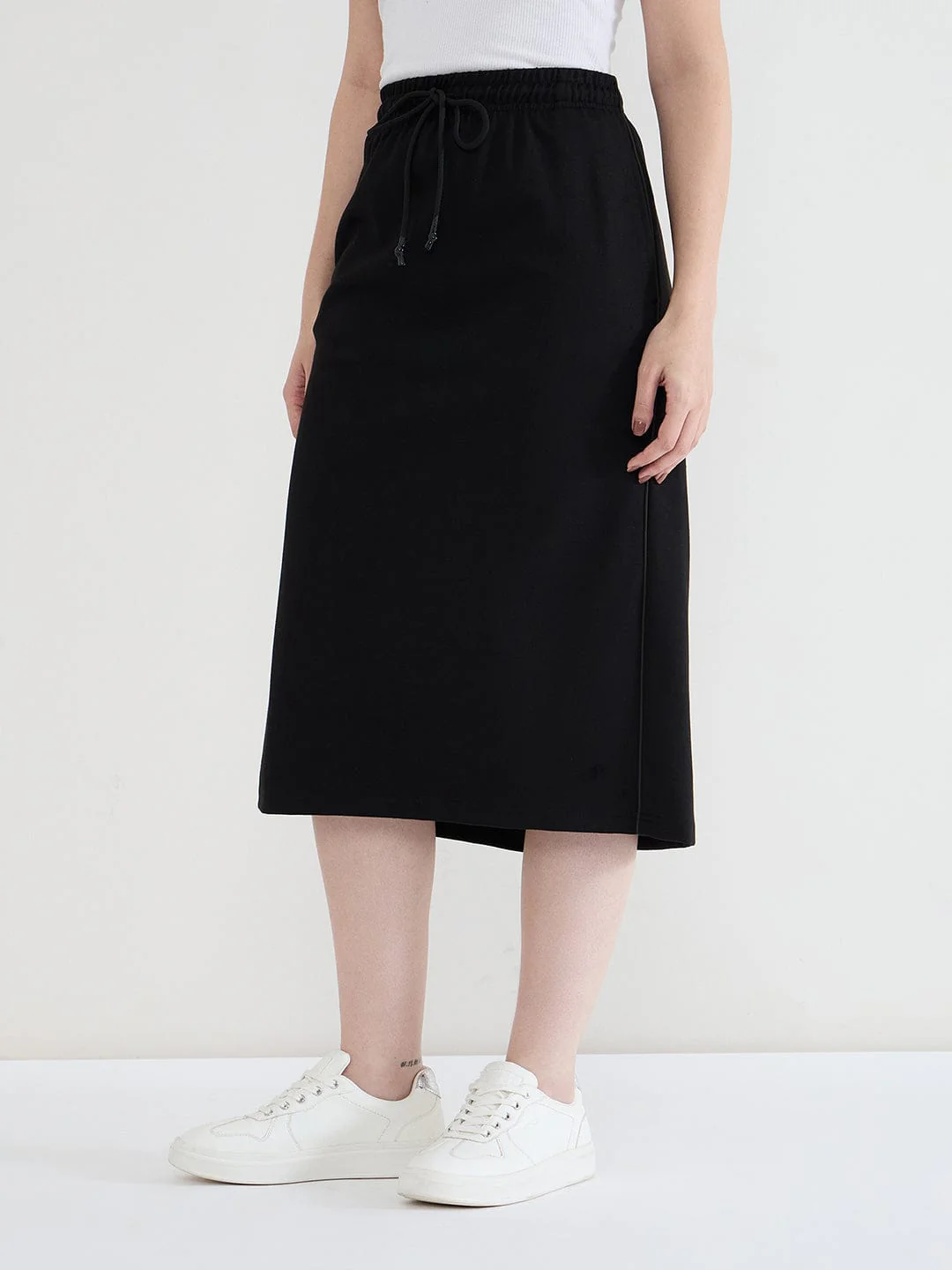 Iconic Women Black Solid Midi Skirt - Image 2