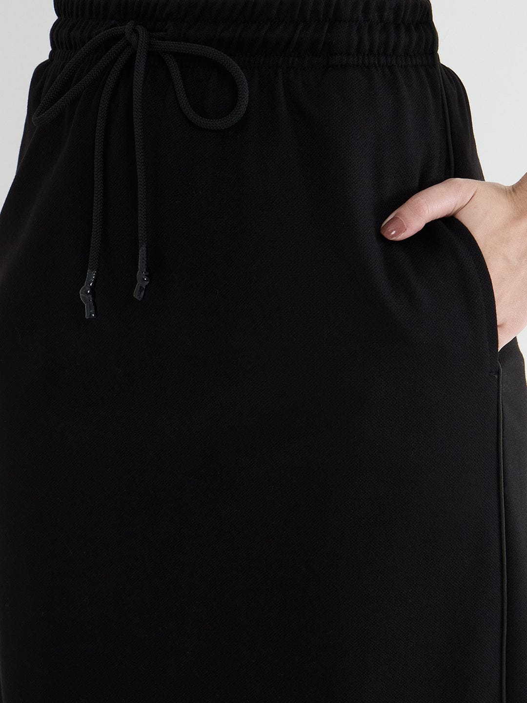 Iconic Women Black Solid Midi Skirt - Image 3