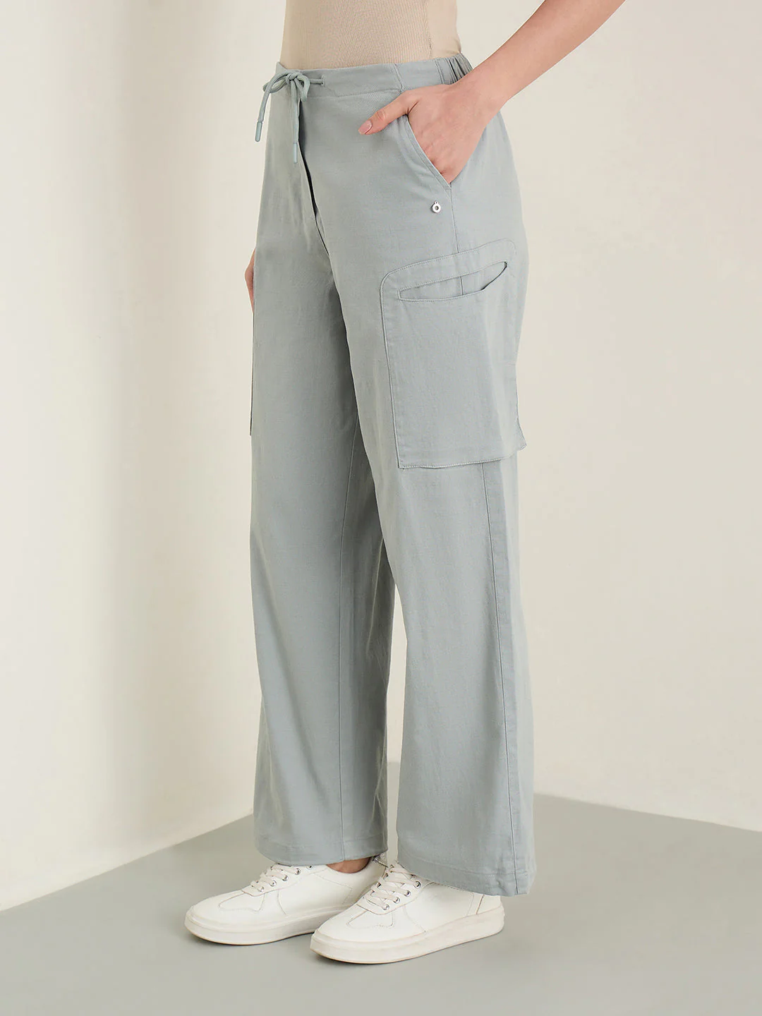 Iconic Women Mint Green Solid Cargo Fit Pure Cotton Cargo Pant - Image 3