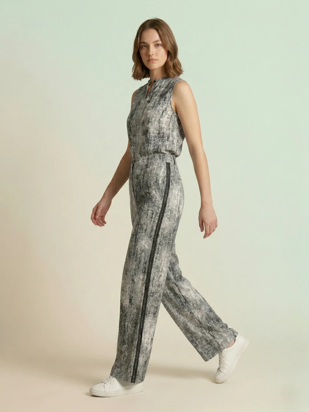 Iconic Grey Printed Straight Fit Stretchable Trouser - Image 4