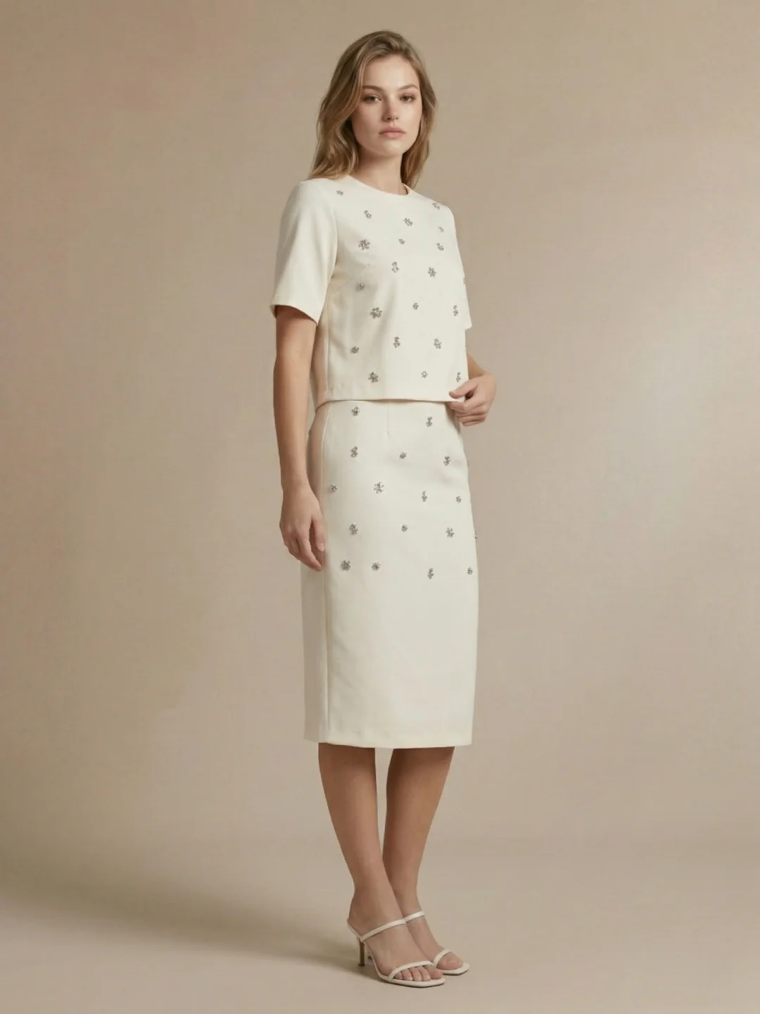 Iconic Women Cream Solid Stretchable Regular Fit Skirt - Image 4