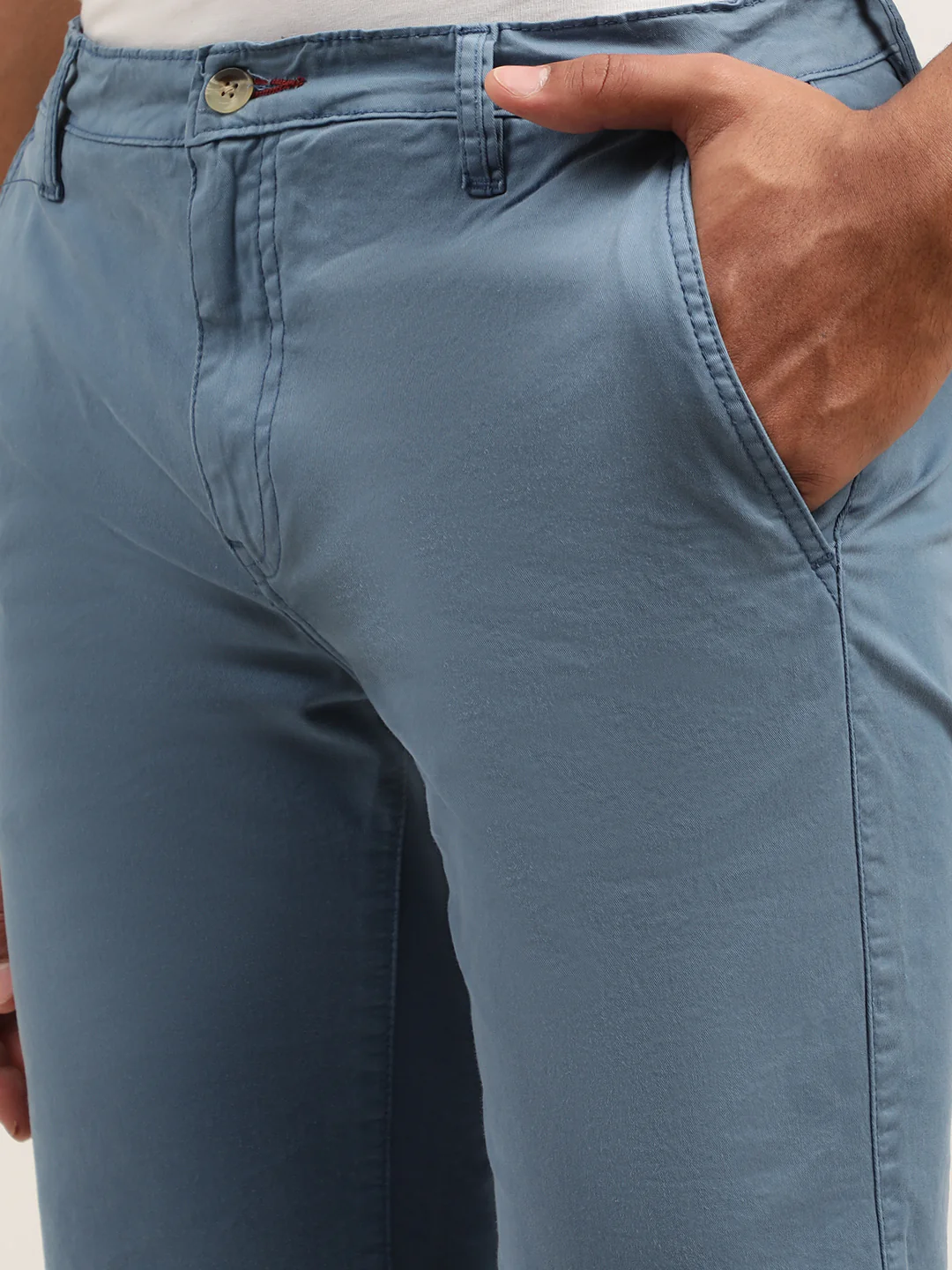 Lindbergh Men Blue Solid Regular Fit Shorts - Image 5