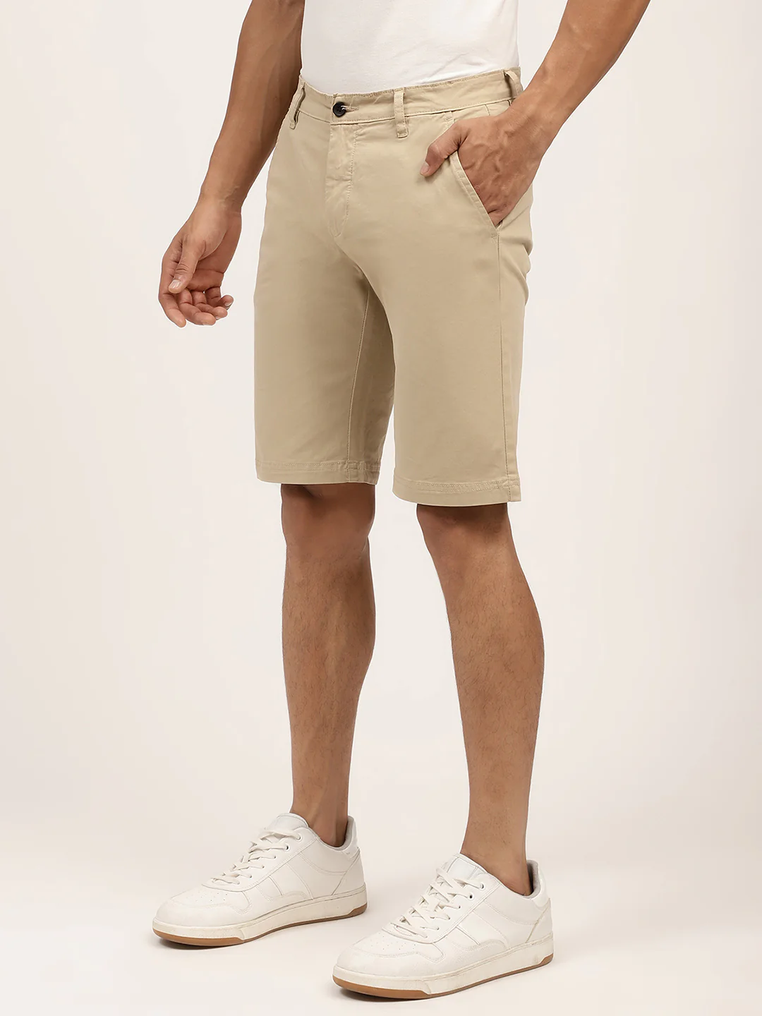 Lindbergh Men Sand Solid Regular Fit Shorts - Image 3
