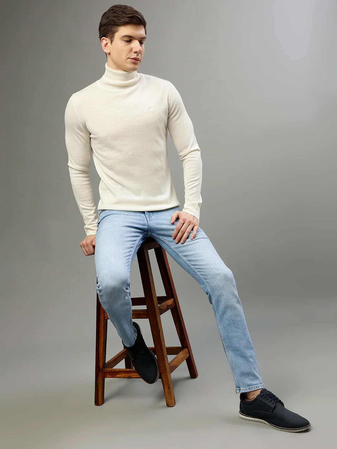 Lindbergh Men Solid Tapered Fit Jeans - Image 5