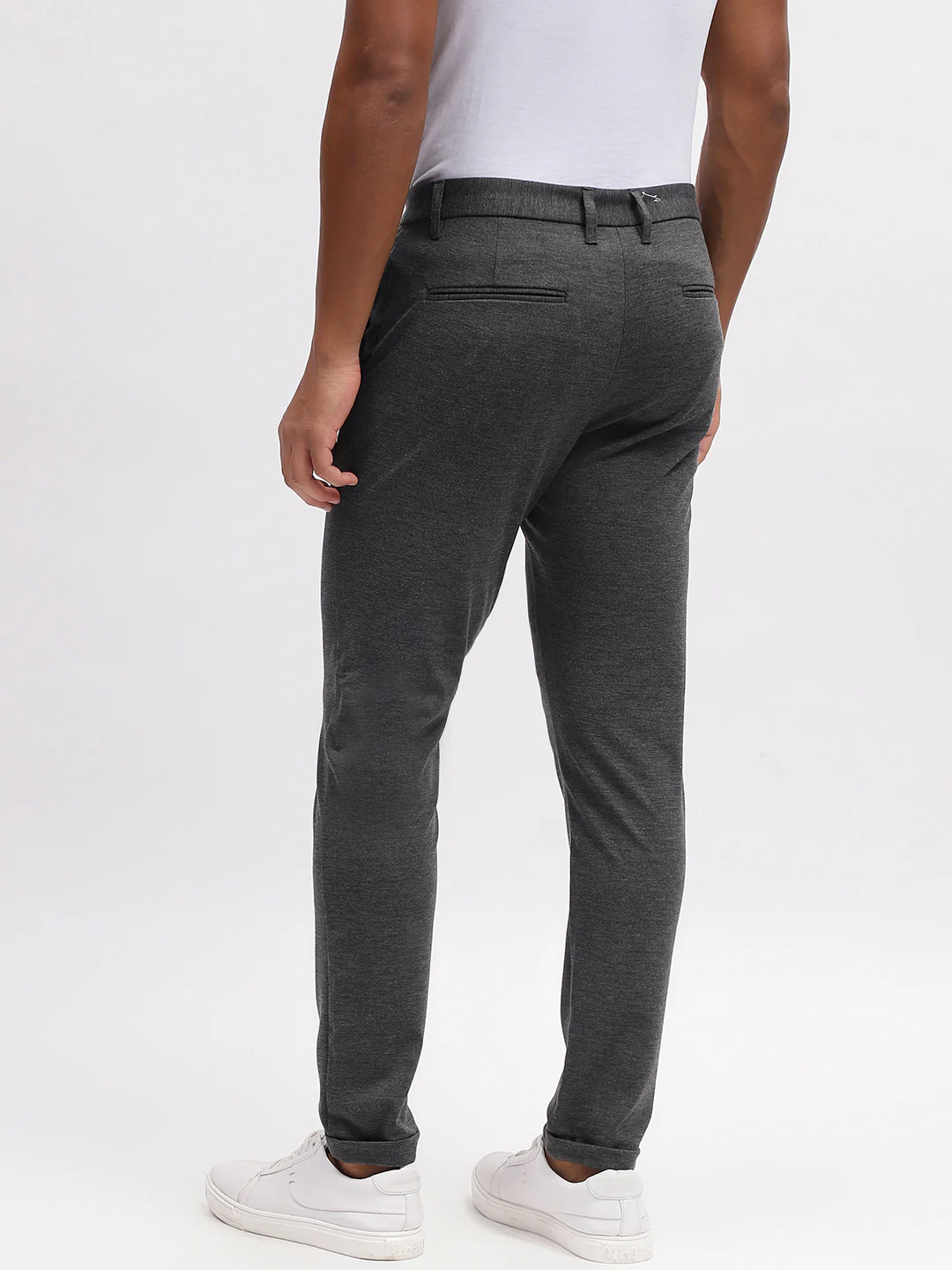 Lindbergh Men Grey Solid Slim Fit Trouser - Image 4
