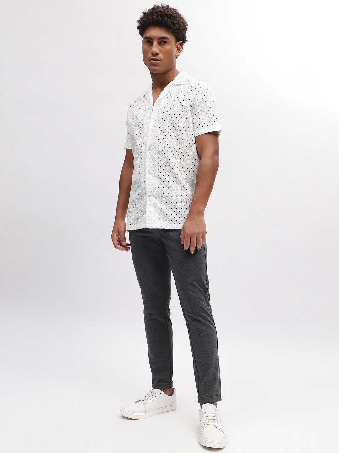 Lindbergh Men Grey Solid Slim Fit Trouser - Image 5