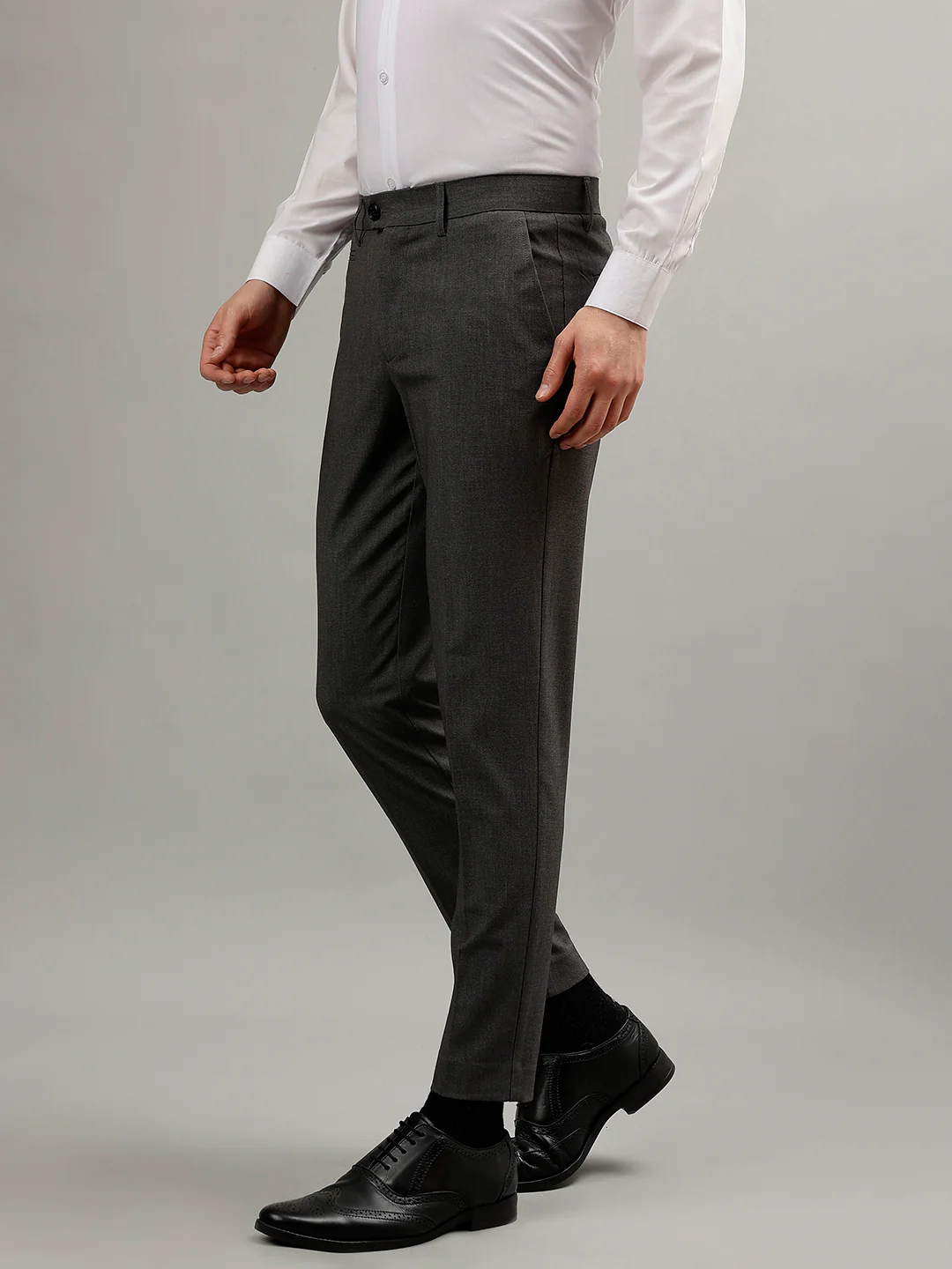 Lindbergh Men Grey Solid Mid-Rise Slim Fit Formal Trouser - Image 3