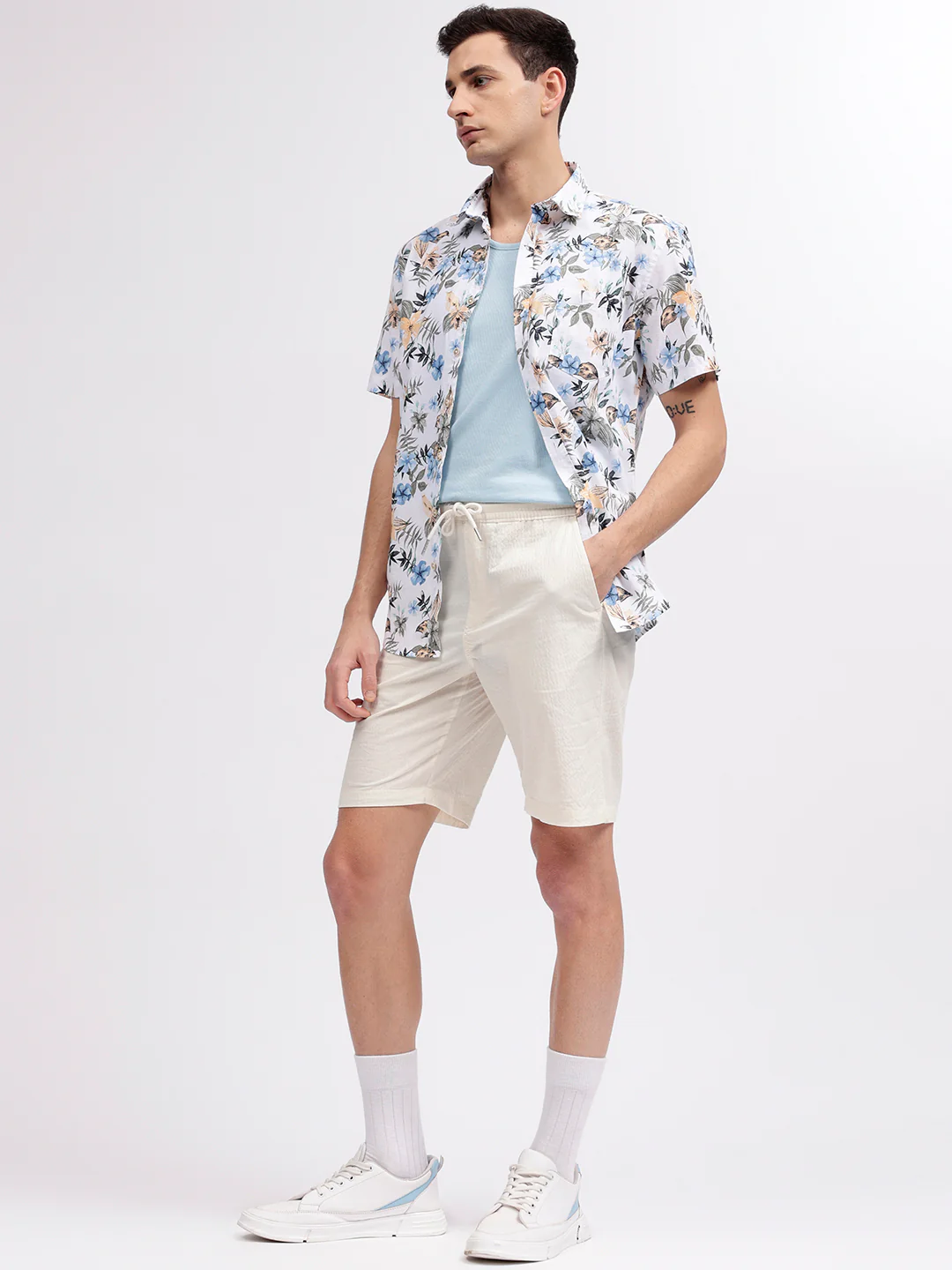 Lindbergh Men White Solid Regular Fit Mid-rise Shorts - Image 4
