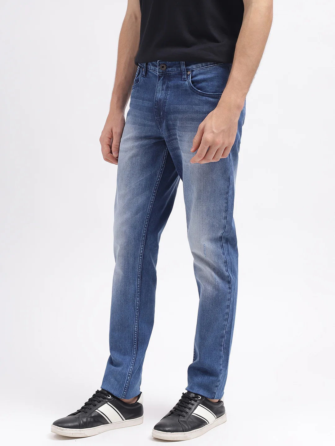 Lindbergh Men Blue Solid Tapered Fit Mid-Rise Jeans - Image 2