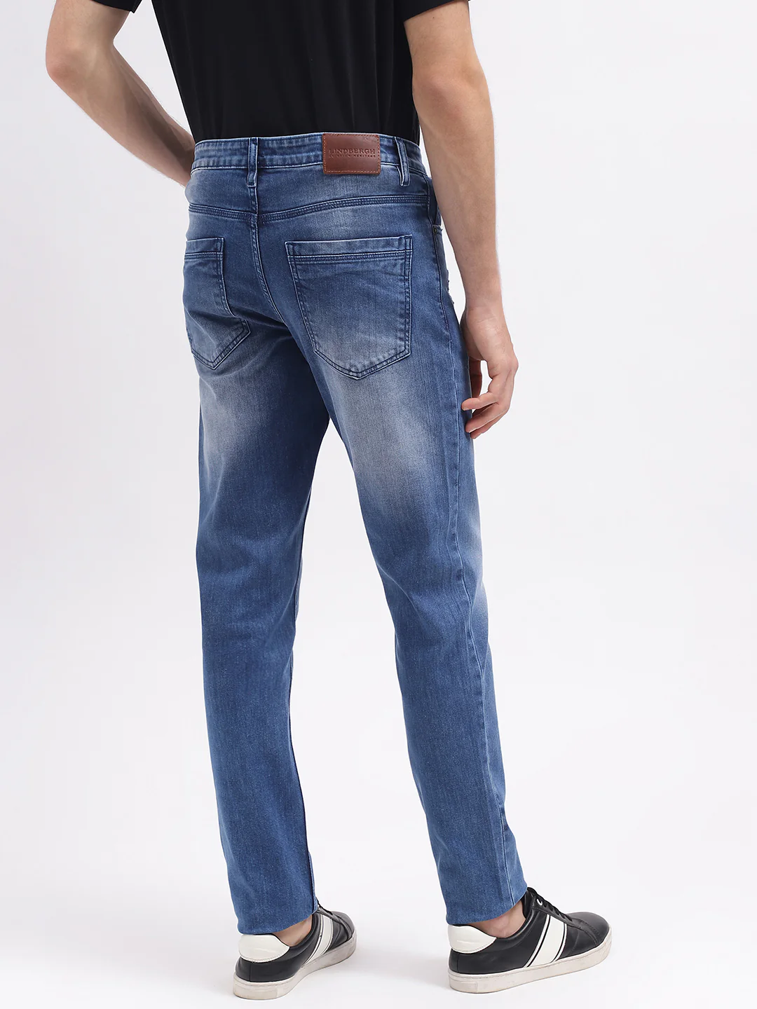 Lindbergh Men Blue Solid Tapered Fit Mid-Rise Jeans - Image 3