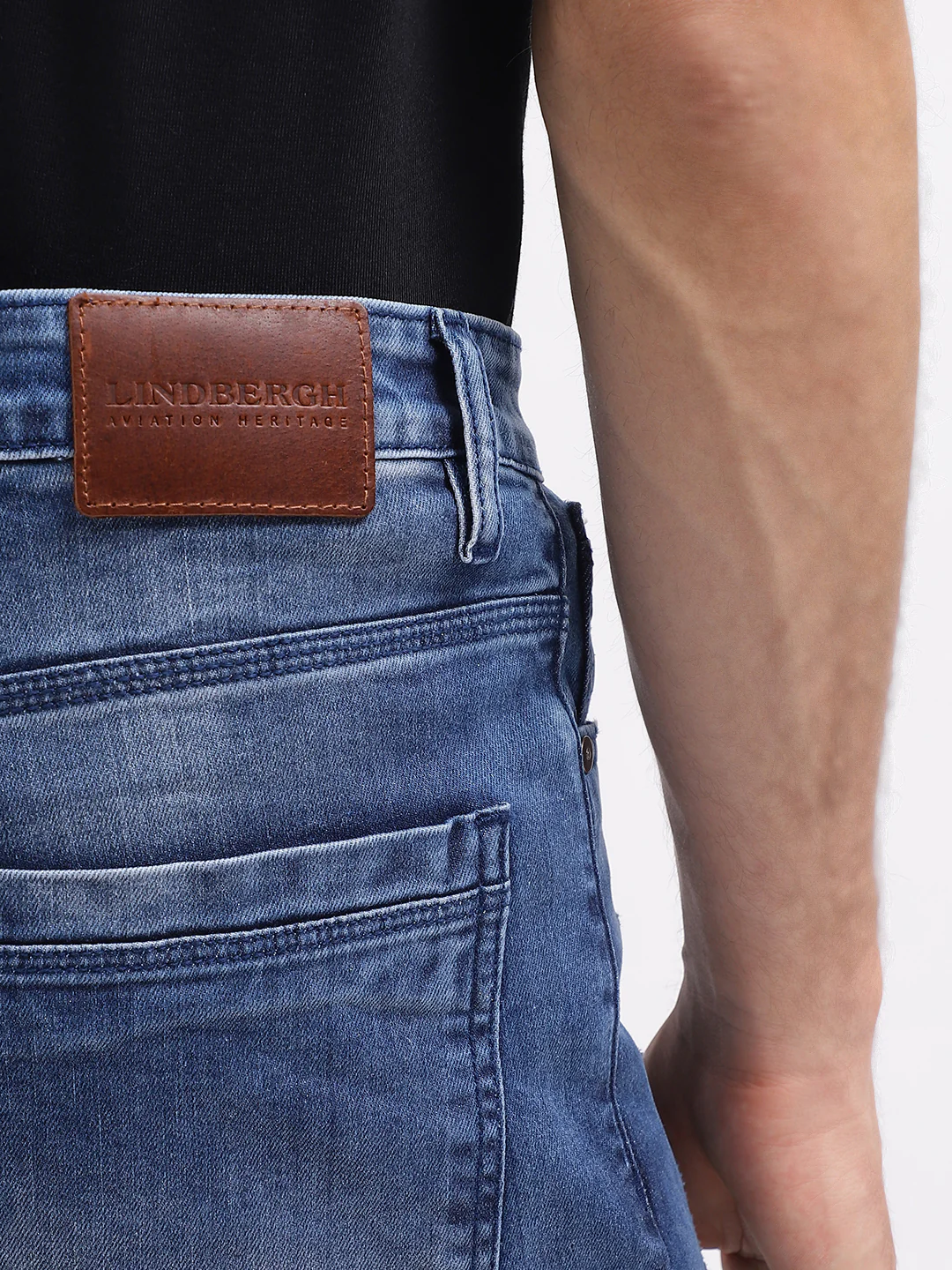 Lindbergh Men Blue Solid Tapered Fit Mid-Rise Jeans - Image 7