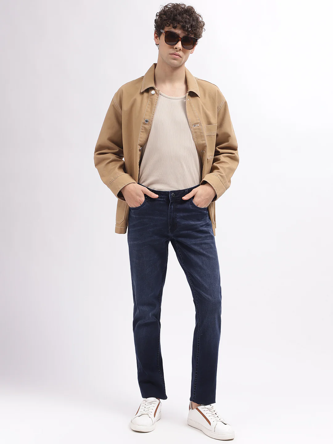 Lindbergh Men Blue Solid Tapered Fit Mid-Rise Jeans - Image 4