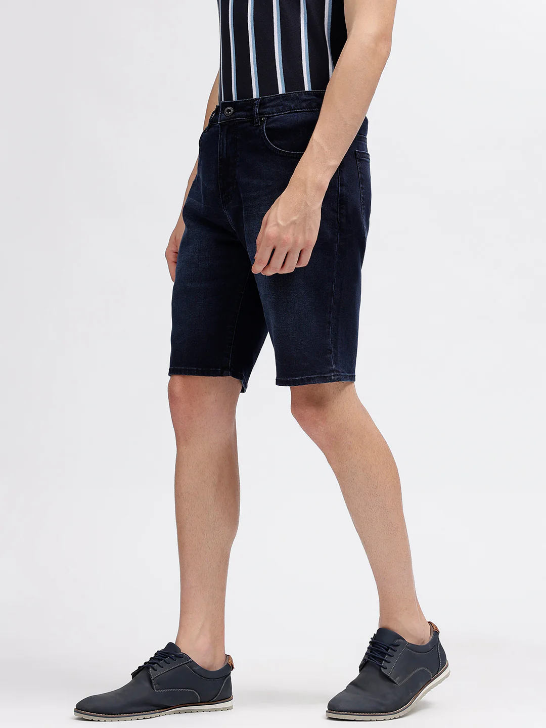 Lindbergh Men Blue Solid Regular Fit Shorts - Image 2