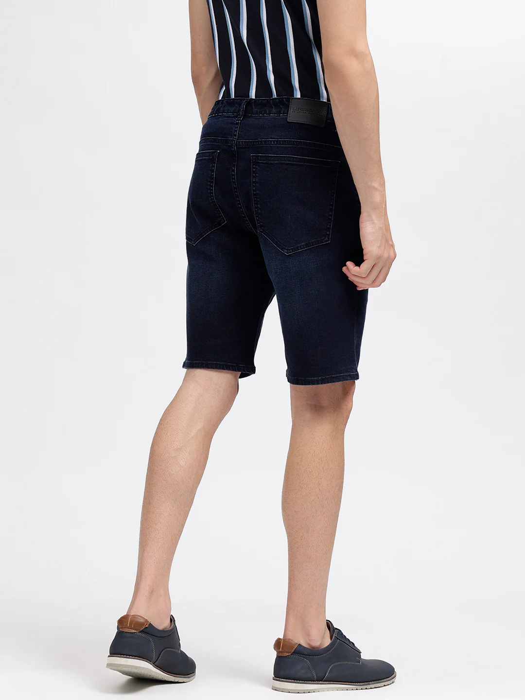Lindbergh Men Blue Solid Regular Fit Shorts - Image 3