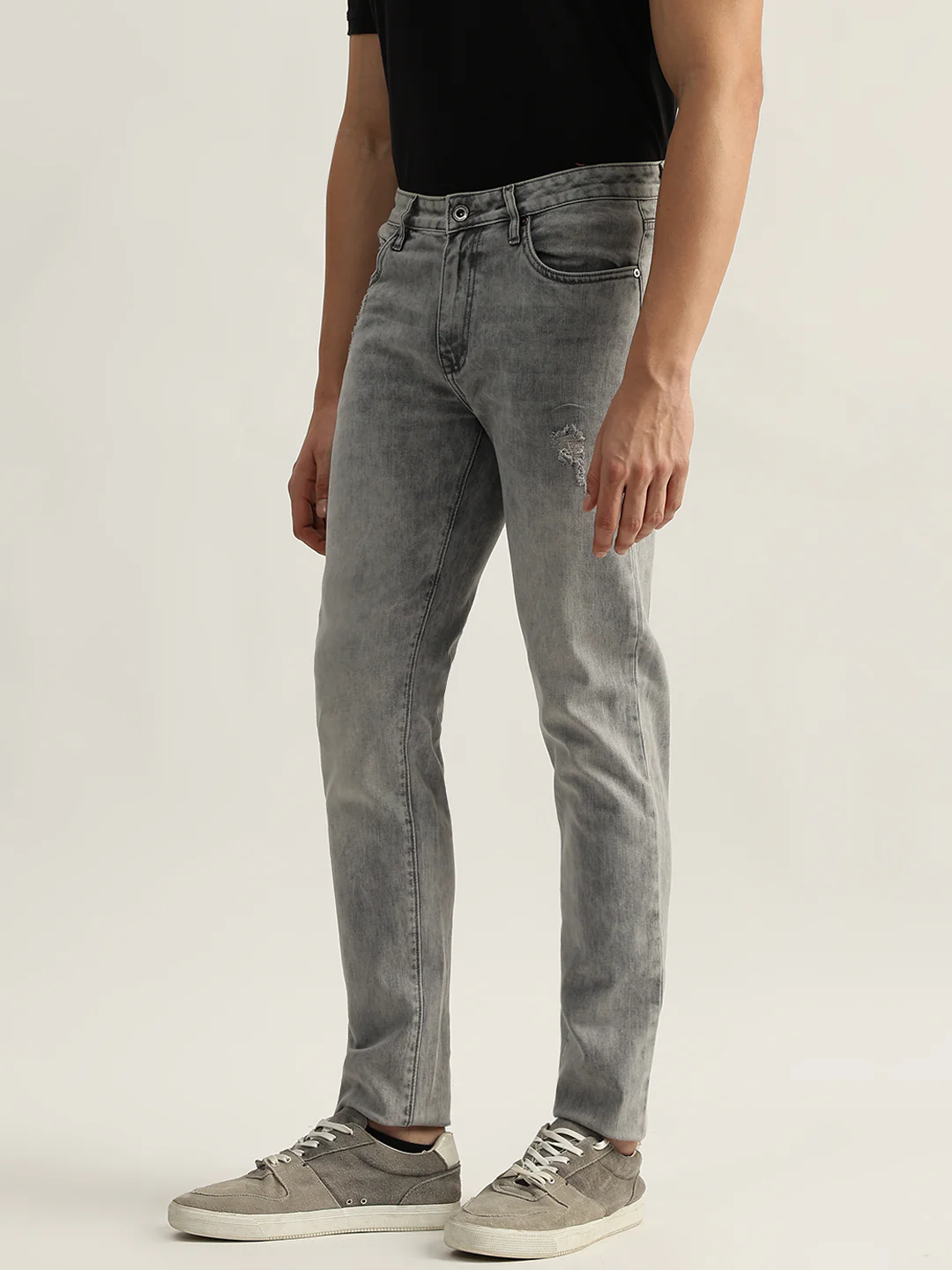 Lindbergh Men Grey Washed Tapered Fit Mid-Rise Jeans - Image 2