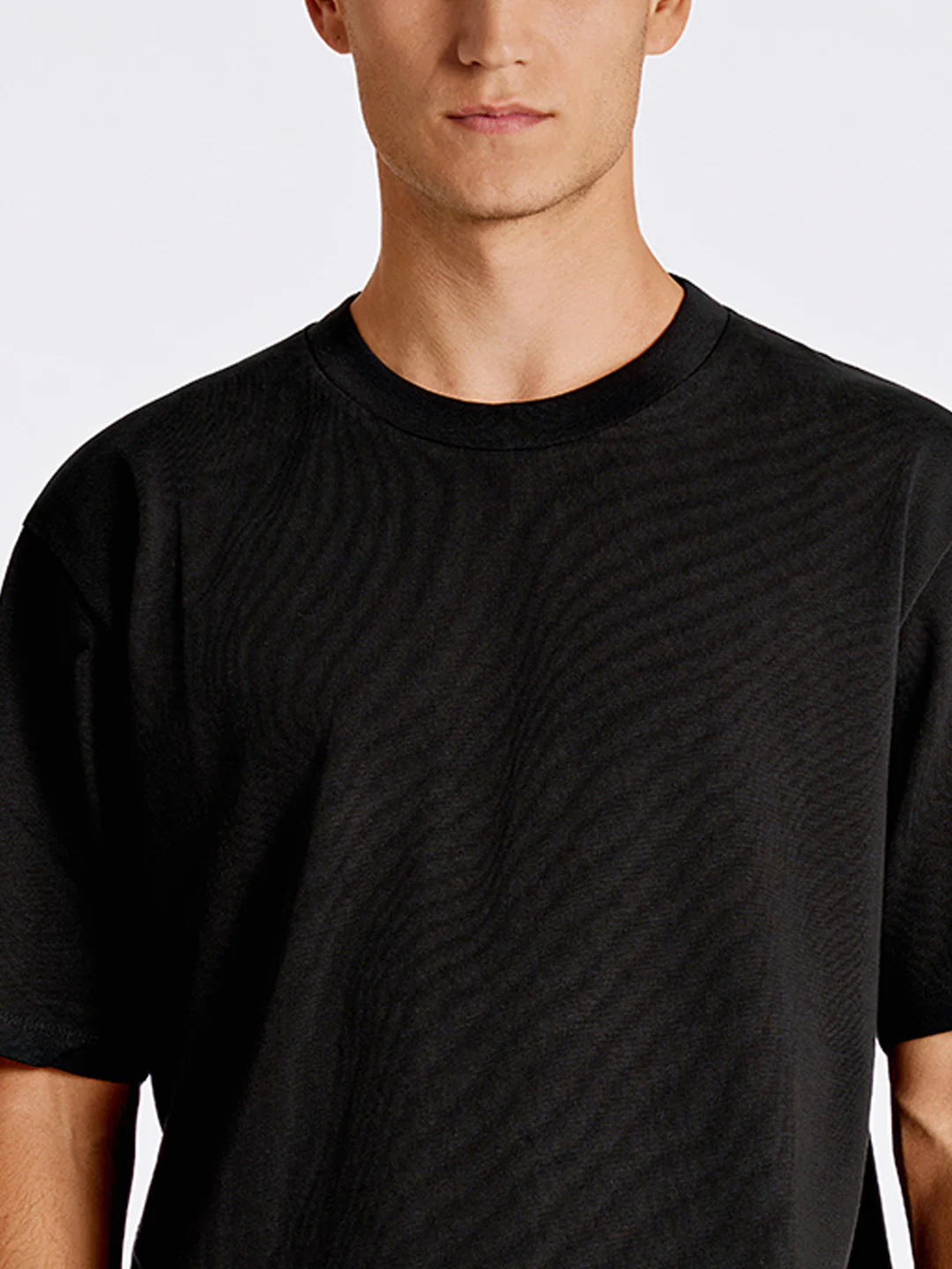 Lindbergh Men Black Oversize Fit Solid Round Neck Tshirt - Image 3