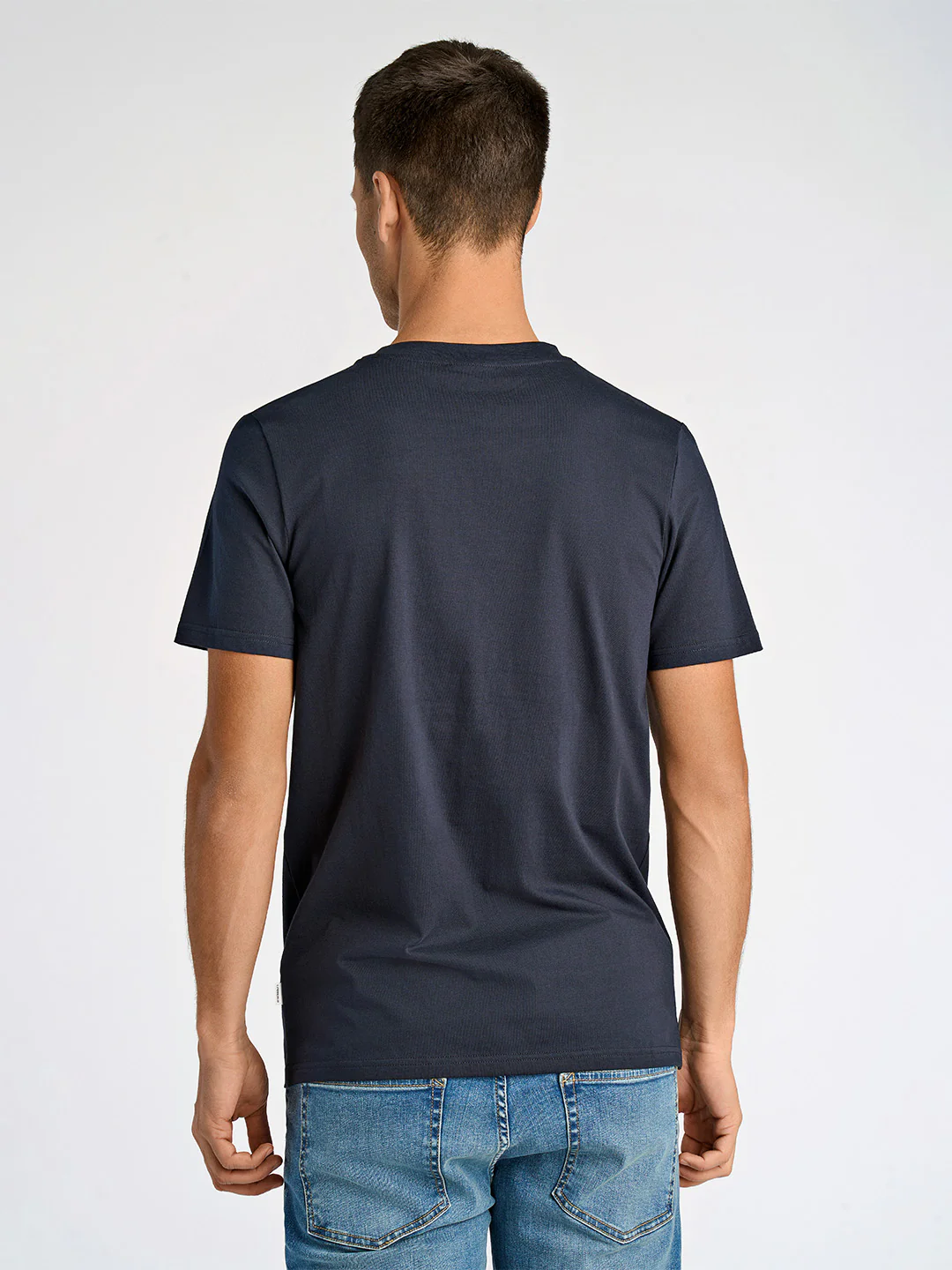 Lindbergh Men Blue Relaxed Fit Solid Round Neck Tshirt - Image 2