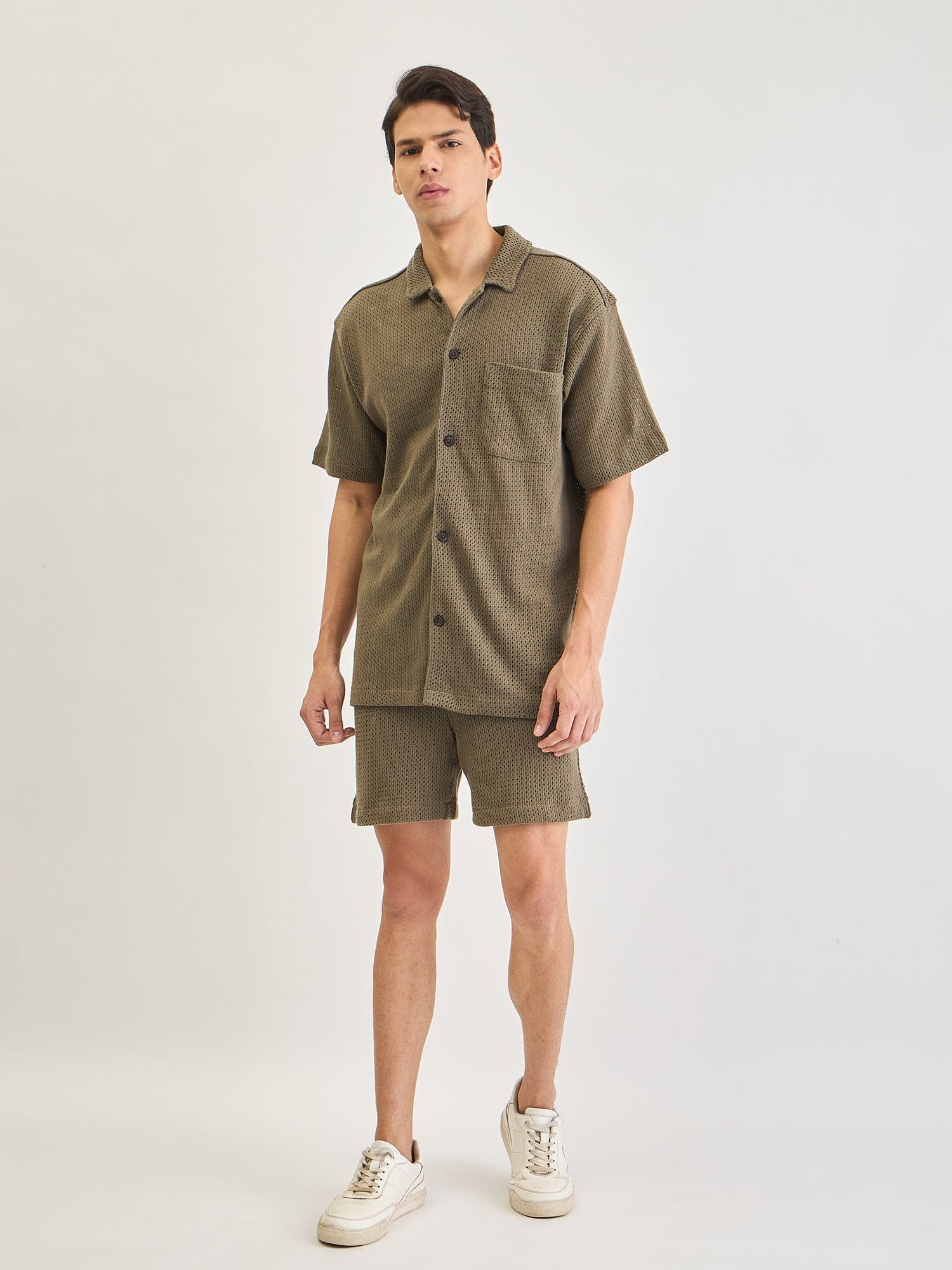 Lindbergh Men Green Loose Fit Solid Shorts - Image 2
