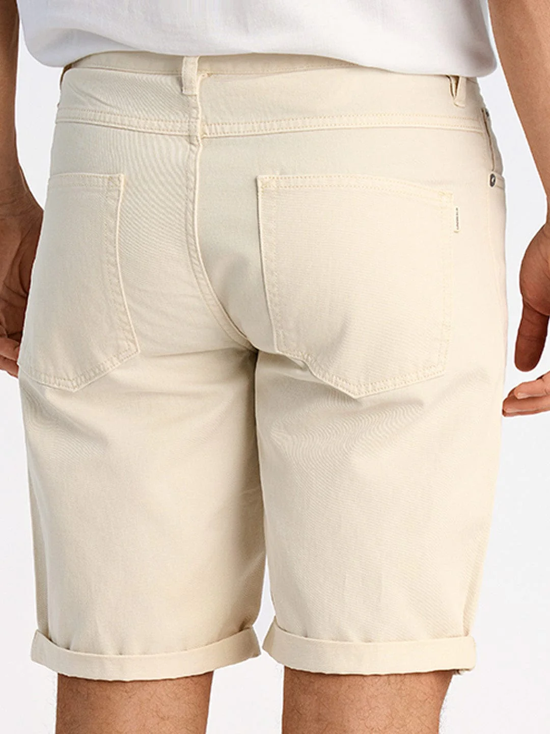 Lindbergh Men Cream Slim Fit Solid Shorts - Image 4