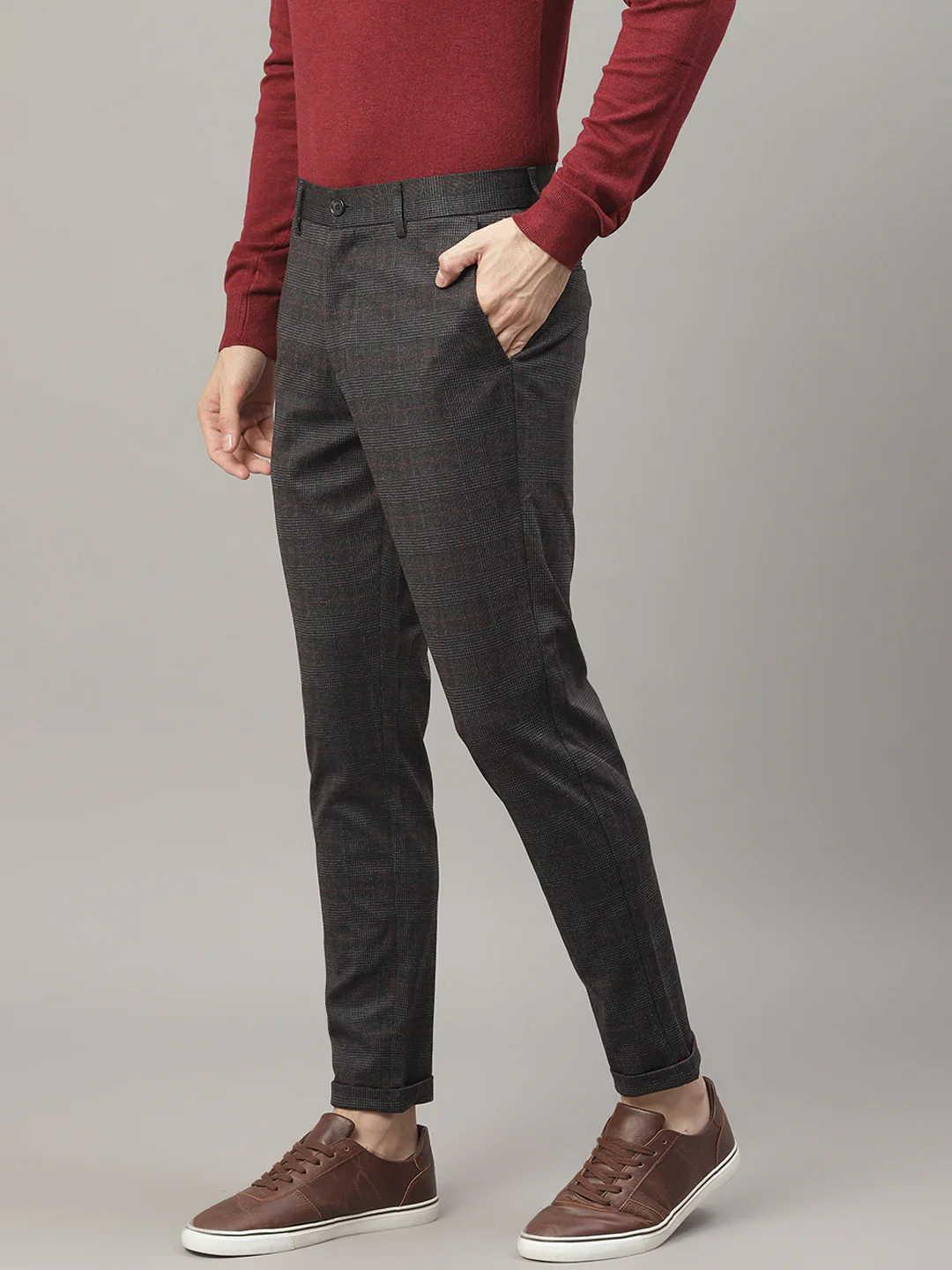 Lindbergh Men Grey Solid Slim Fit Trouser - Image 2