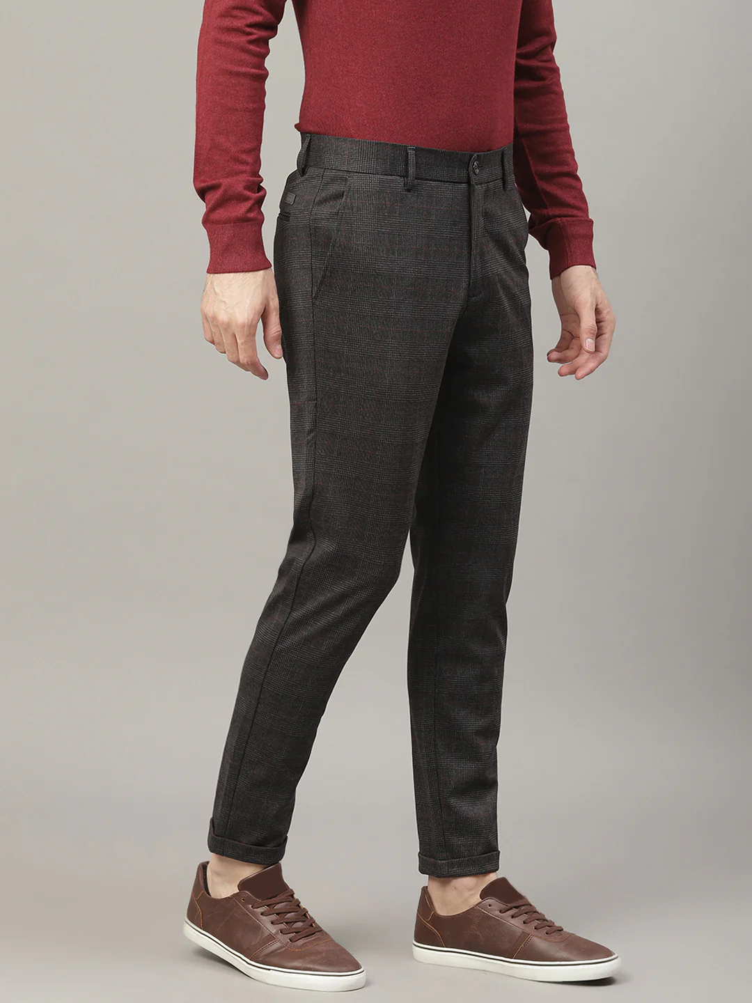 Lindbergh Men Grey Solid Slim Fit Trouser - Image 3