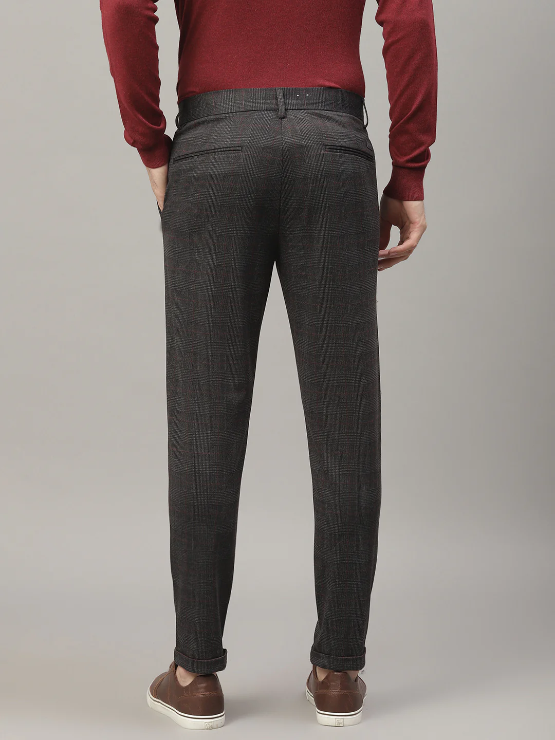 Lindbergh Men Grey Solid Slim Fit Trouser - Image 4