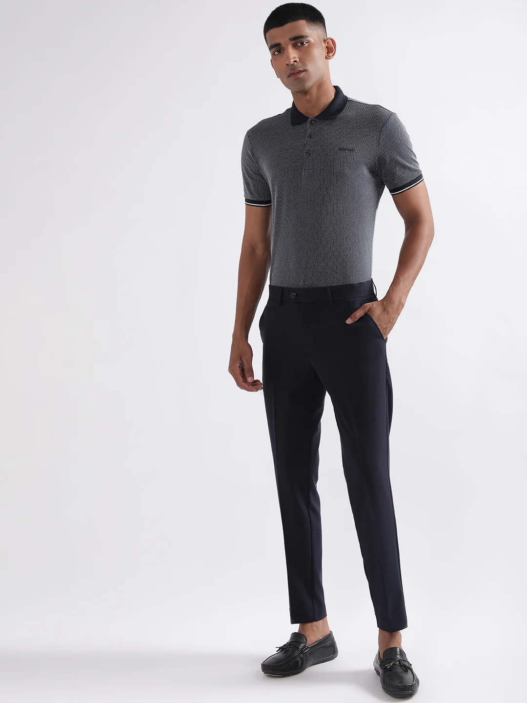 Lindbergh Men Navy Blue Solid Slim Fit Trouser - Image 4