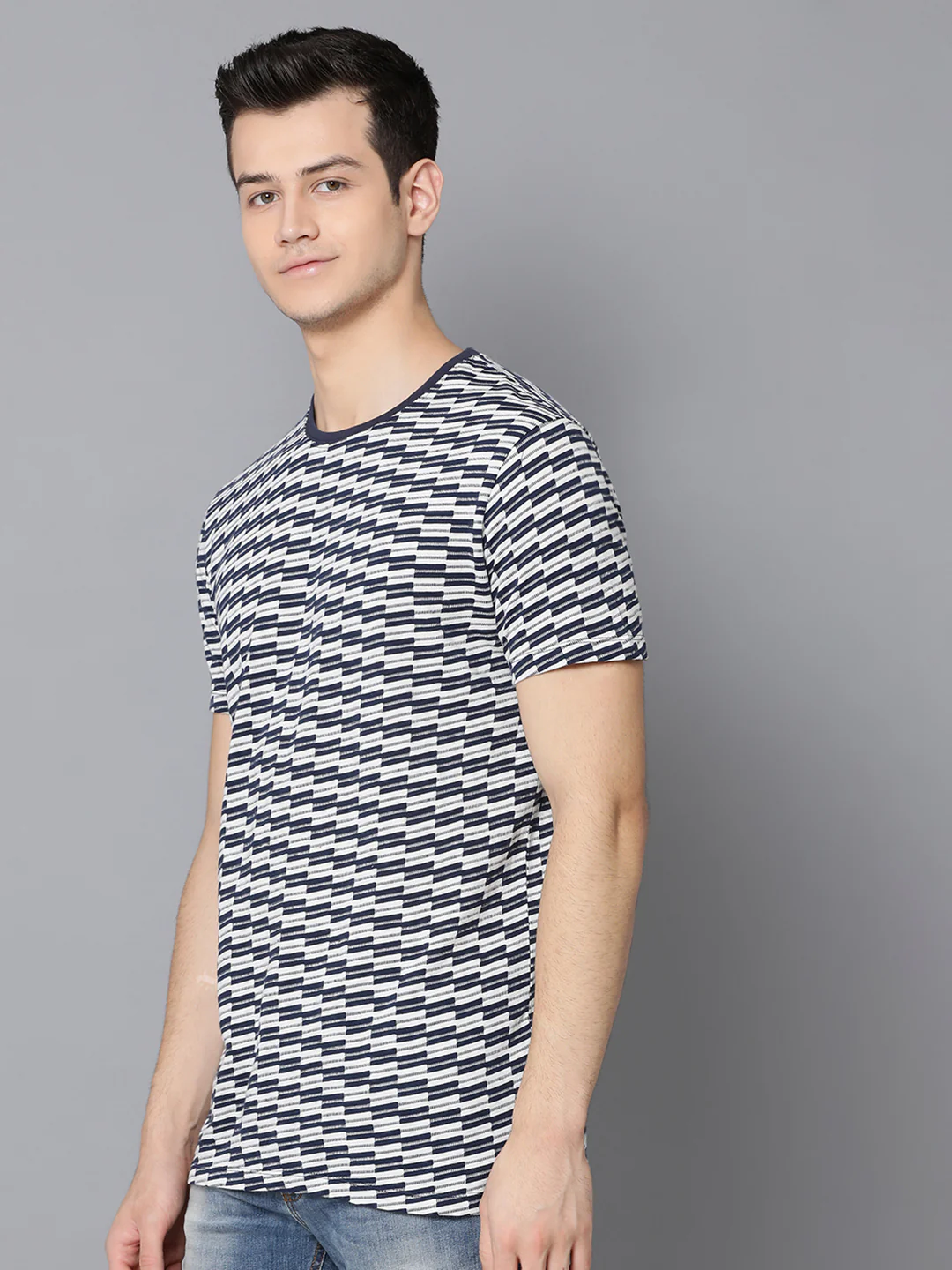Lindbergh Men Blue Solid Round Neck TShirt - Image 3