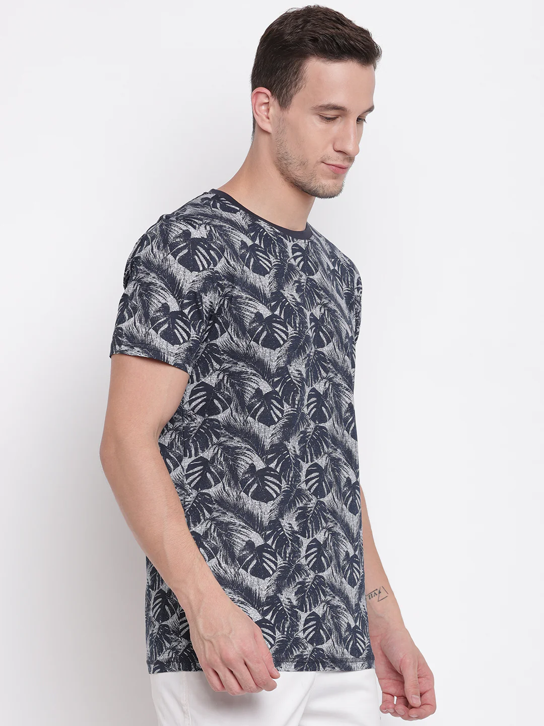 Lindbergh Men Blue Printed Round Neck TShirt - Image 3