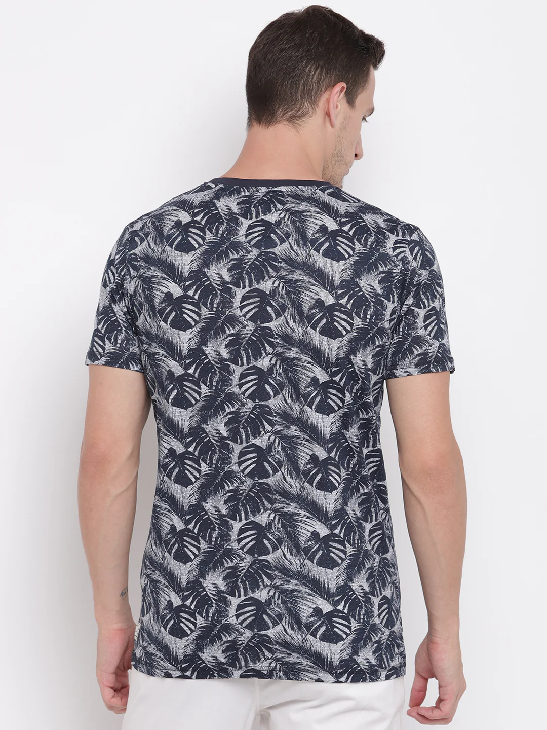 Lindbergh Men Blue Printed Round Neck TShirt - Image 4